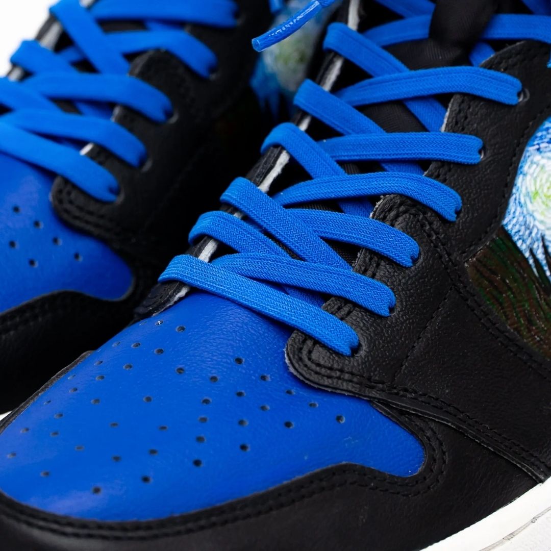 Bread Sonic Blue elastic shoelace with adjustable fit, featuring vibrant blue color and durable stretch material for sneakers.
