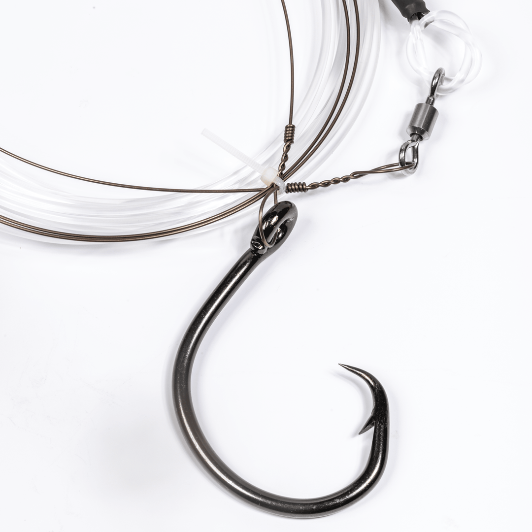 Mustad BlacktipH Monster Shark Rig with 16/0 hook and #19 wire, designed for shark fishing, shown with rig components in detail.