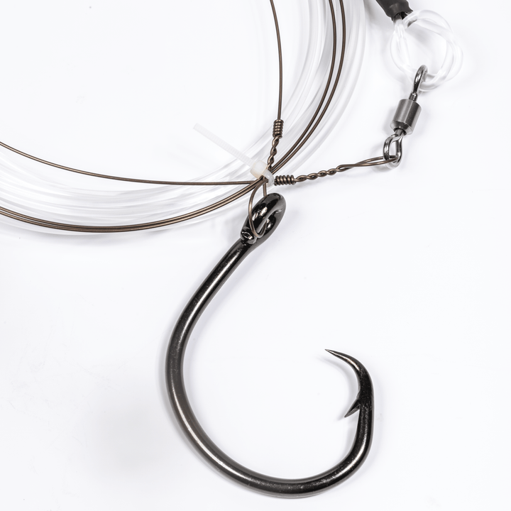 Mustad BlacktipH Monster Shark Rig with 16/0 hook and #19 wire, designed for shark fishing, shown with rig components in detail.
