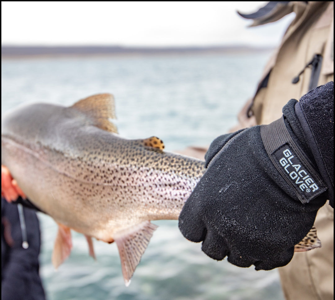 Glacier Outdoor Alaska River™ Series Fingerless Glove in Realtree Edge camouflage, designed for outdoor activities and dexterity.