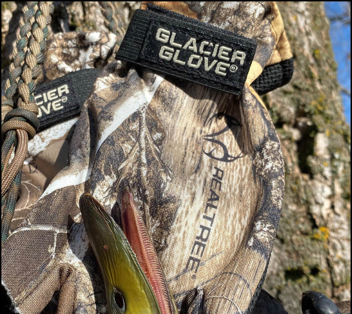 Glacier Outdoor Alaska River™ Series fingerless glove with Realtree Edge camouflage pattern, ideal for outdoor activities.