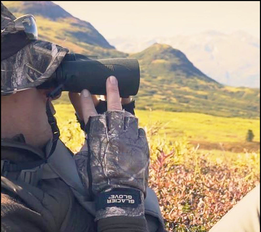 Glacier Outdoor Alaska River™ Series fingerless glove in Realtree Edge camouflage, designed for outdoor activities and dexterity.