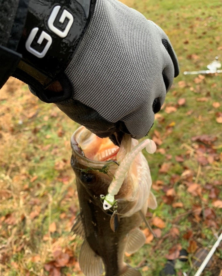 Glacier Outdoor Elite Angler gloves in black, featuring textured grip and insulated design for fishing in cold weather.